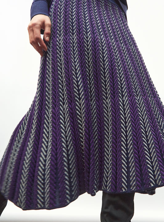 fluid skirt in herringbone knit