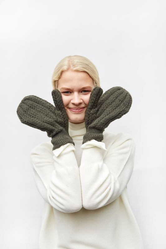 Molli cable knit mittens