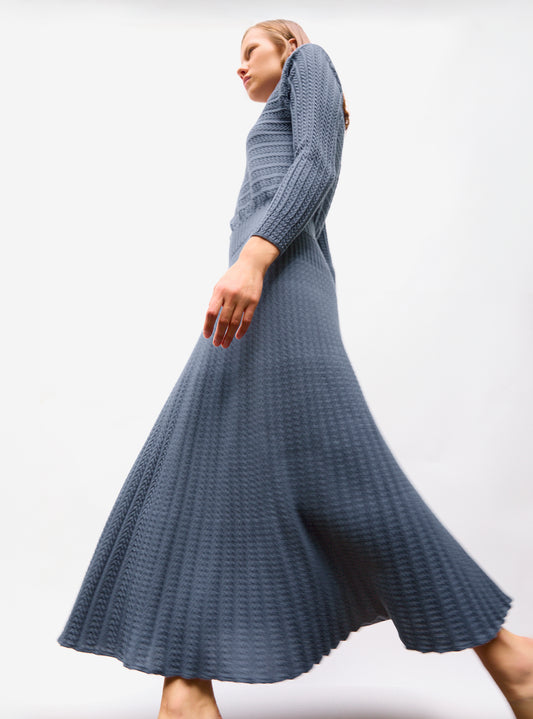 molli long dress in pleated knit