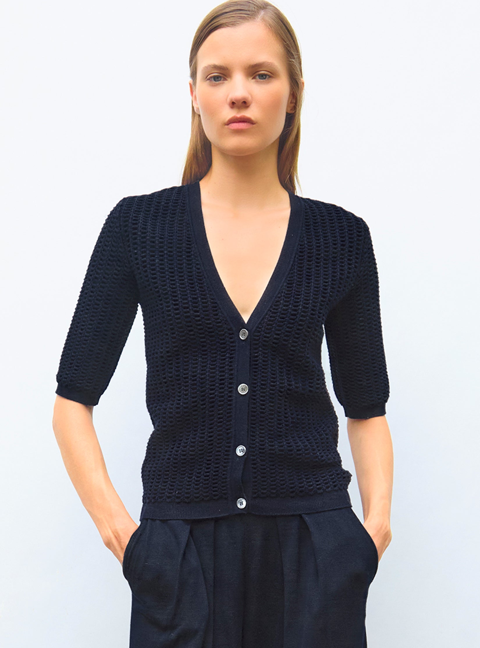 Cardigan v en maille smockée Nuit - Vêtement en maille de luxe Molli